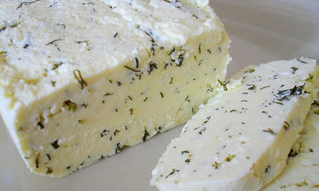 Salted cheese as a breakfast option on the Dukan diet