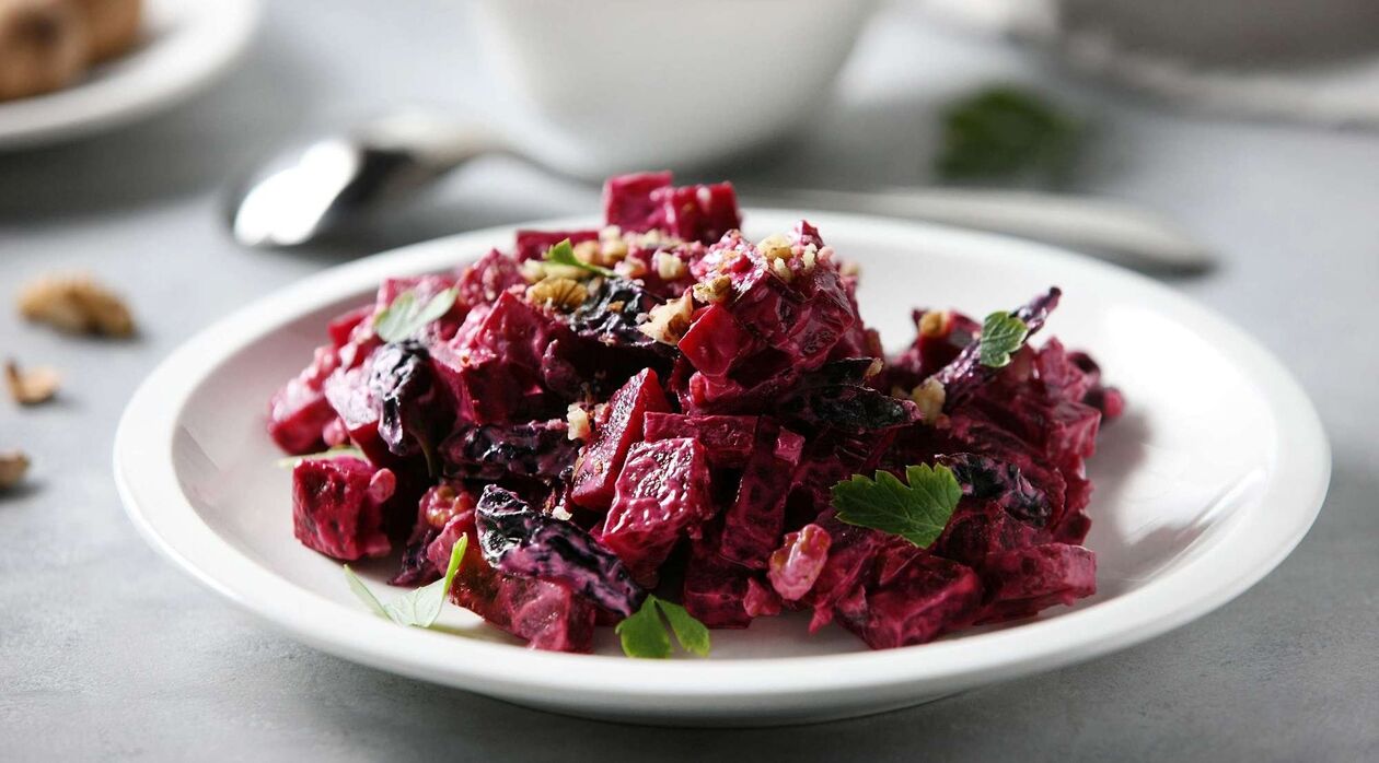 Beet salad to cleanse the body and lose weight