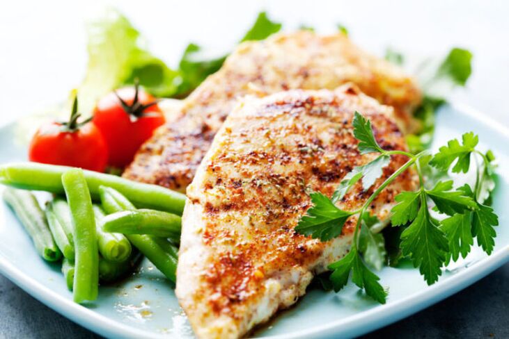 low-carbohydrate chicken breast with vegetables